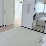 R 公寓