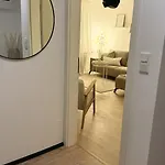 R 公寓 *