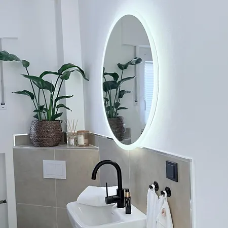 Apartment R *